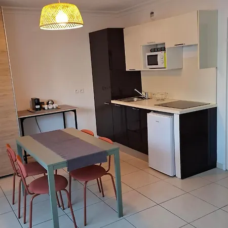 Apartment Grand Front De Climatise-piscine-parking- Juan Les Pins