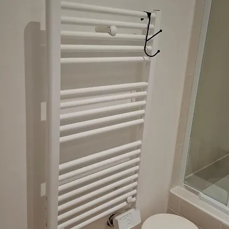 Apartment Grand Front De Climatise-piscine-parking- Juan Les Pins *