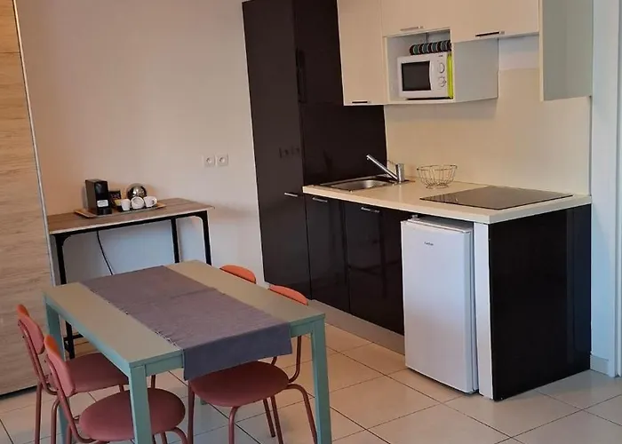 Apartment Grand Front De Climatise-piscine-parking- Juan Les Pins